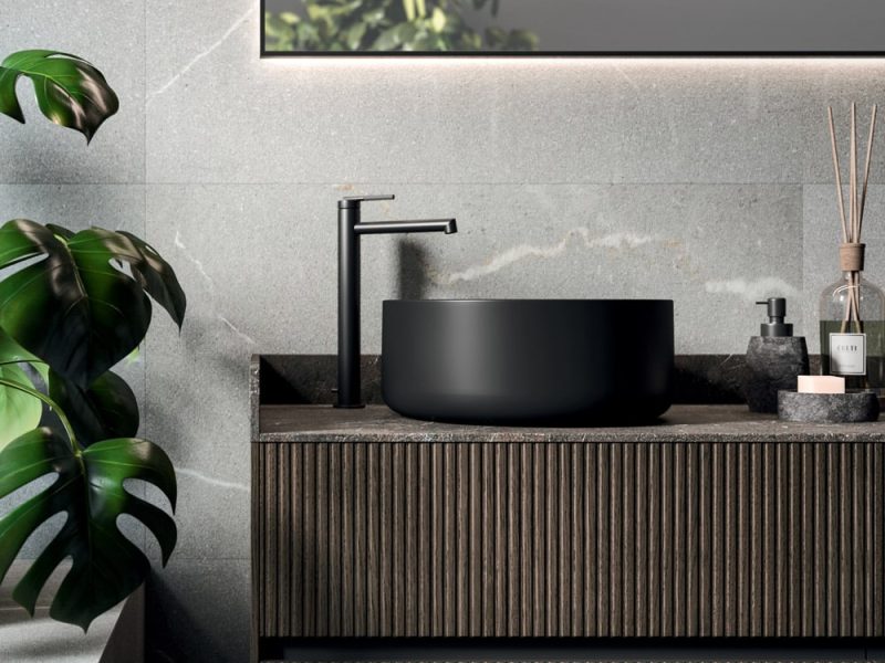 Collection Dominus_9 – Meuble de salle de bain design en bois et céramique avec vasque noire et miroir LED, disponible chez Porto Venere Montpellier (Hérault 34)