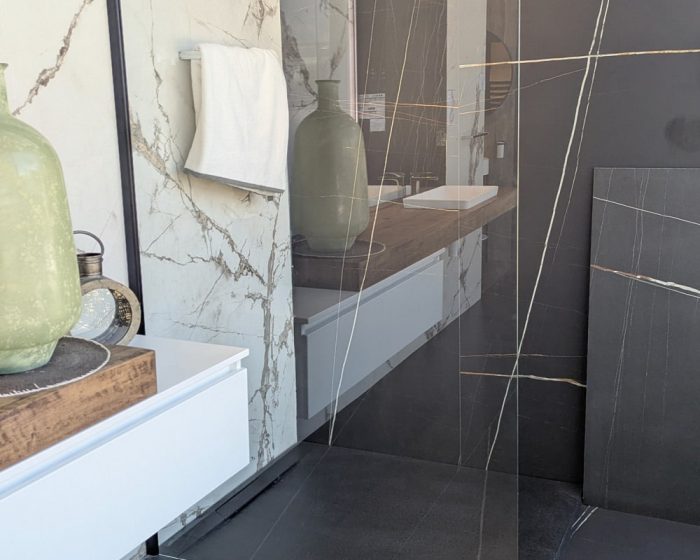 Promotion paroi de douche salles de bains jusqu'à -50% de remise sur des modèles d'exposition magasin Porto Venere à Montpellier dans l'Hérault 34