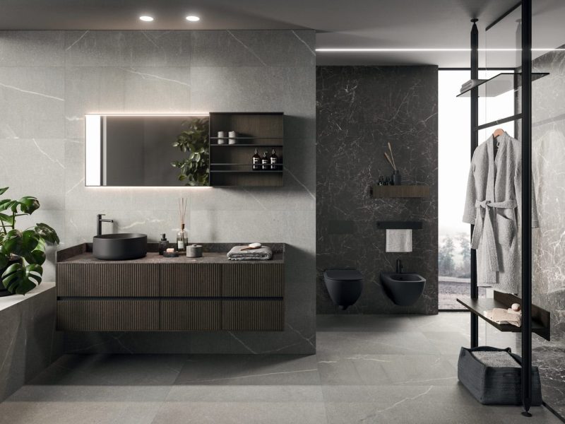 Collection Dominus_9 – Meuble de salle de bain design en bois et céramique avec vasque noire et miroir LED, disponible chez Porto Venere Montpellier (Hérault 34)