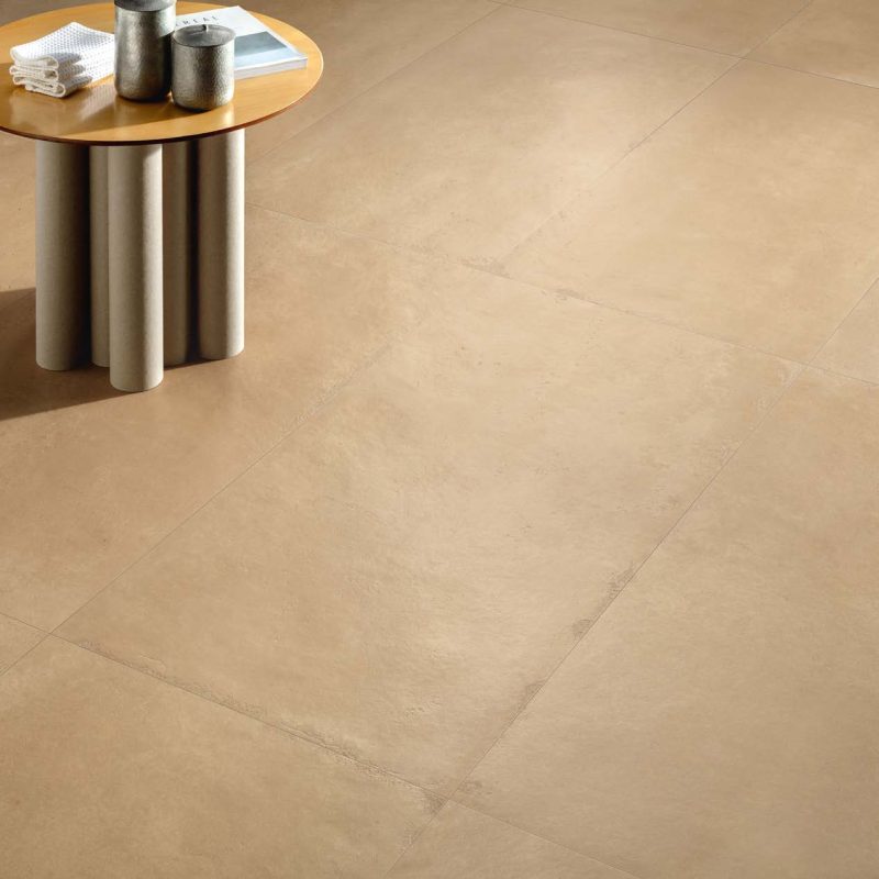 et mur Carrelage sol grand format effet béton ciré jaune Ueno Ochre ambiance salle de bain 2